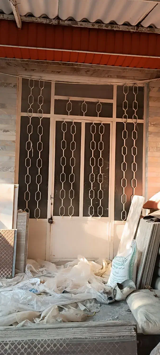 درب پنجره قوطی قدیمی سنگین وزن با شیشه  حفاظ و رنگ|مصالح و تجهیزات ساختمان|علی‌آباد کتول, |دیوار