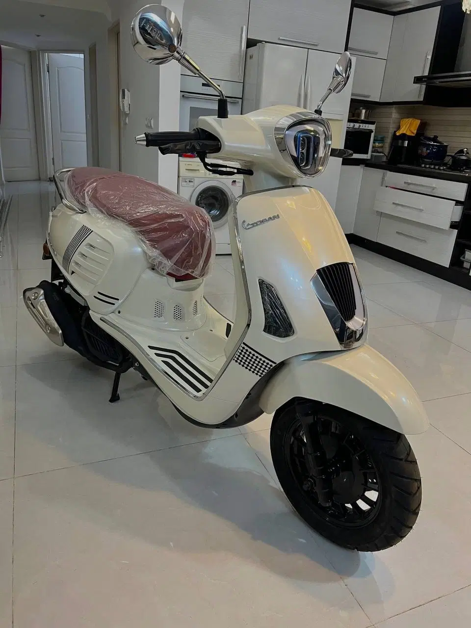 Tucan vespa|موتورسیکلت|ساری, |دیوار