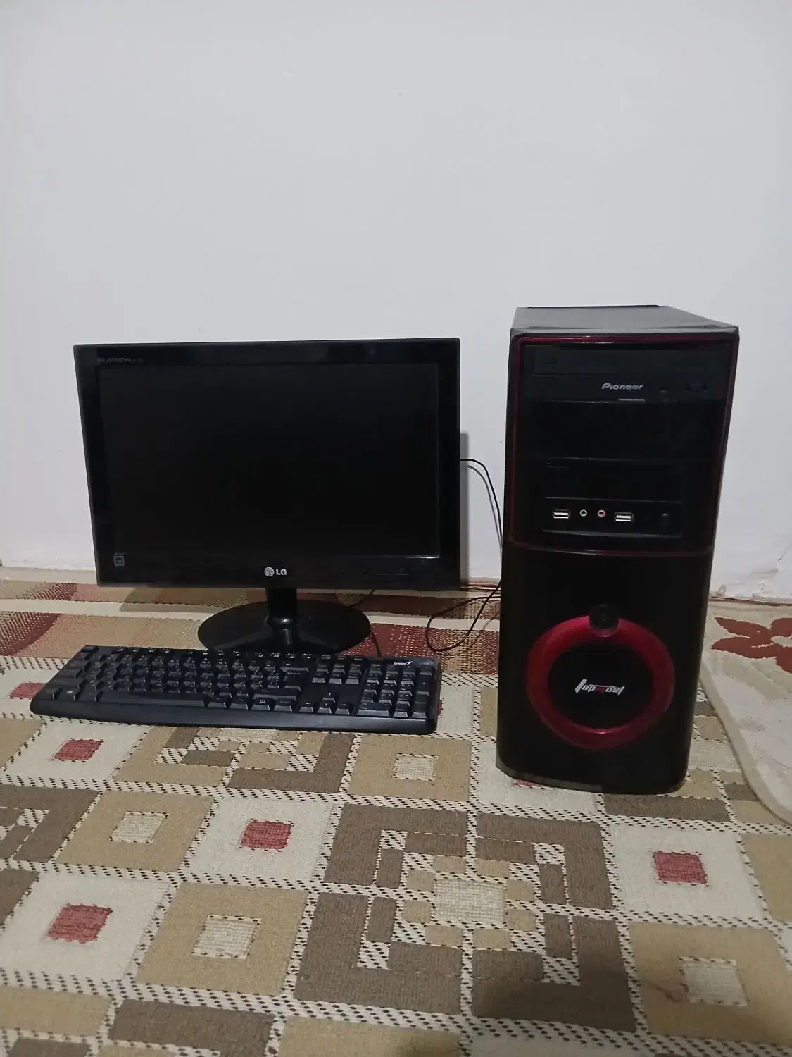 کامپیوتر قدرتمندDDR3 رم 4 هارد 500 مانیتور 19 LED|رایانه رومیزی|زنجان, |دیوار