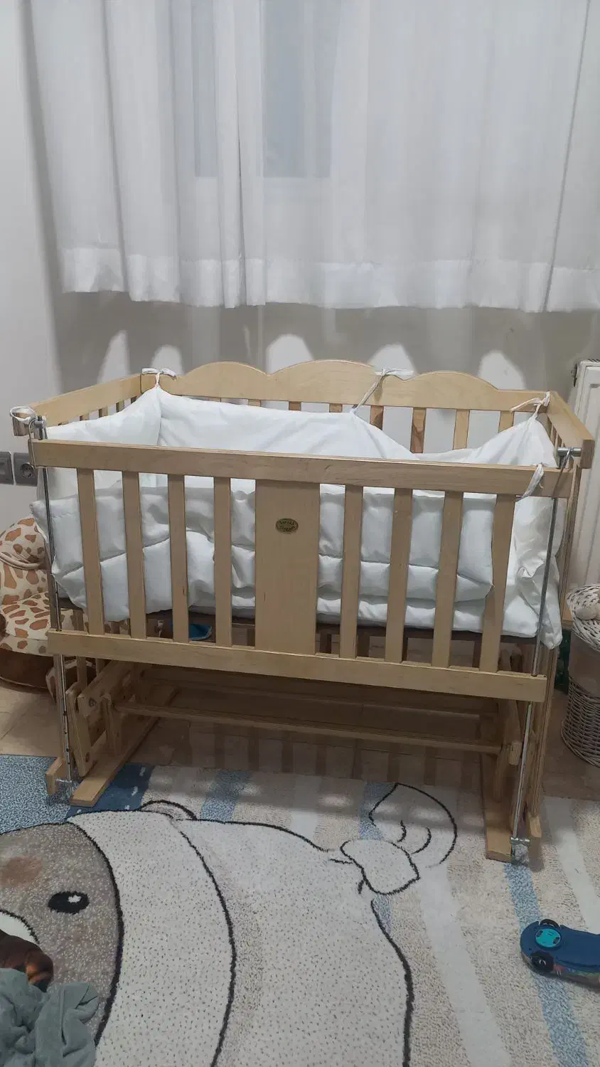 تخت وگهواره نوزاد خیلی استفاده نشده فروشی|تخت و صندلی بچه|صدرا-فارس, فاز ۱|دیوار