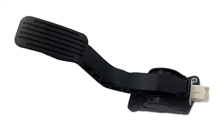 پدال گاز برقی ۲۰۶ و ۲۰۷ شرکتی با ایسیو بوش|قطعات یدکی و لوازم جانبی|تهران, باغ فیض|دیوار