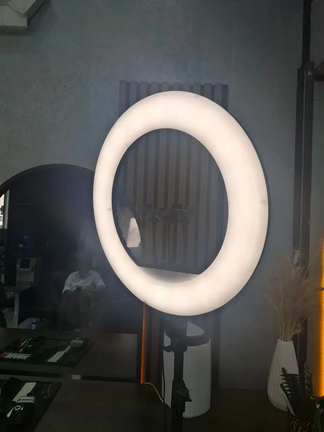 رینگ لایت 21|دوربین عکاسی و فیلمبرداری|صدرا-فارس, فاز ۱|دیوار