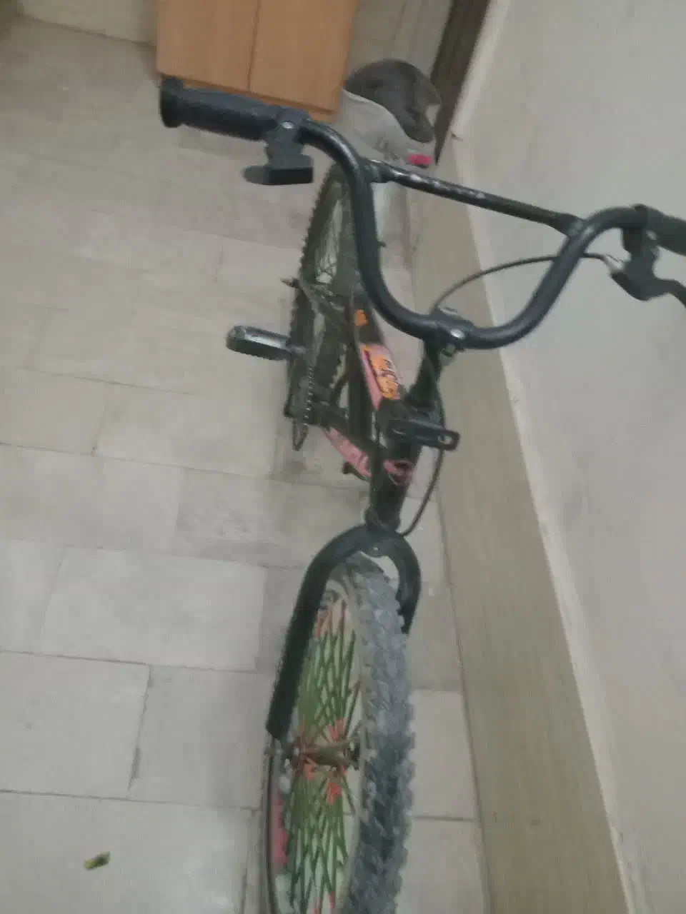 دوچرخه|دوچرخه، اسکیت، اسکوتر|رباطکریم, رباطکریم|دیوار