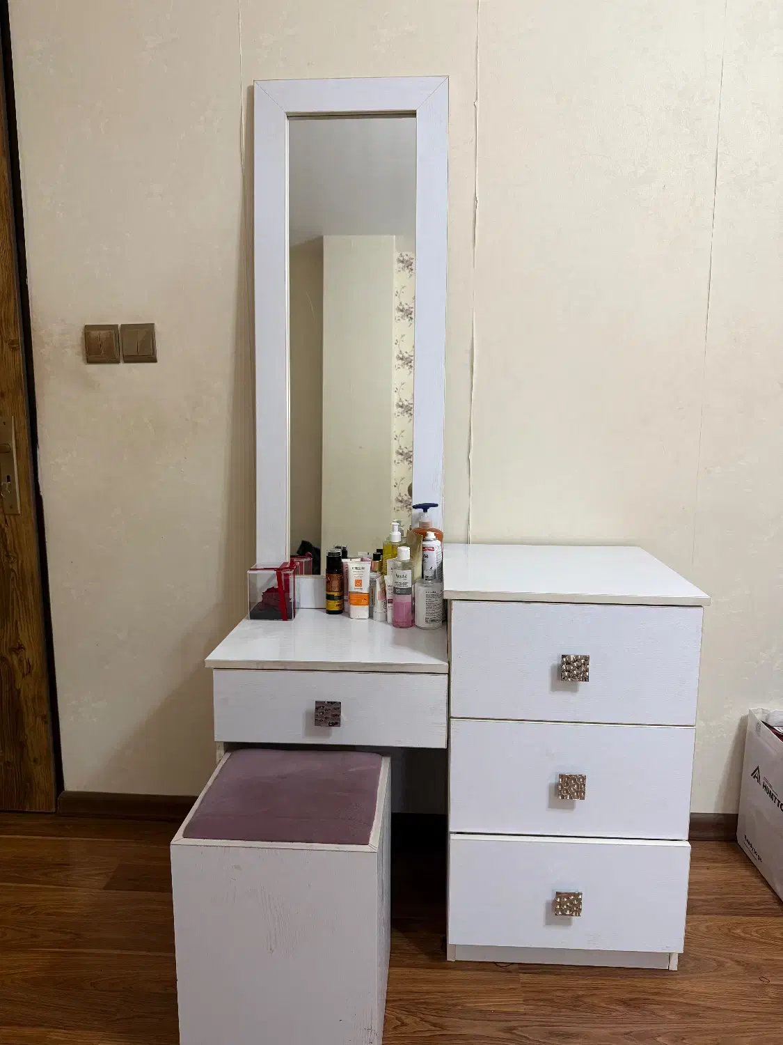 میز آرایش|تخت و سرویس خواب|رشت, بلوار گیلان|دیوار