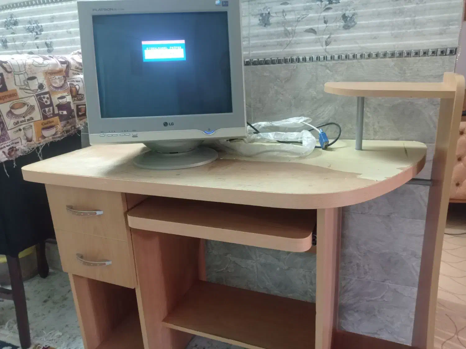 میز کامپیوتر و مانیتور الجی وصندلی|میز تحریر و کامپیوتر|اردبیل, |دیوار