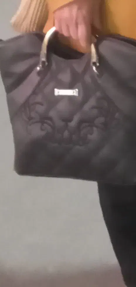 کیف مشکی گم کردم|اشیا|قم, نیروگاه|دیوار