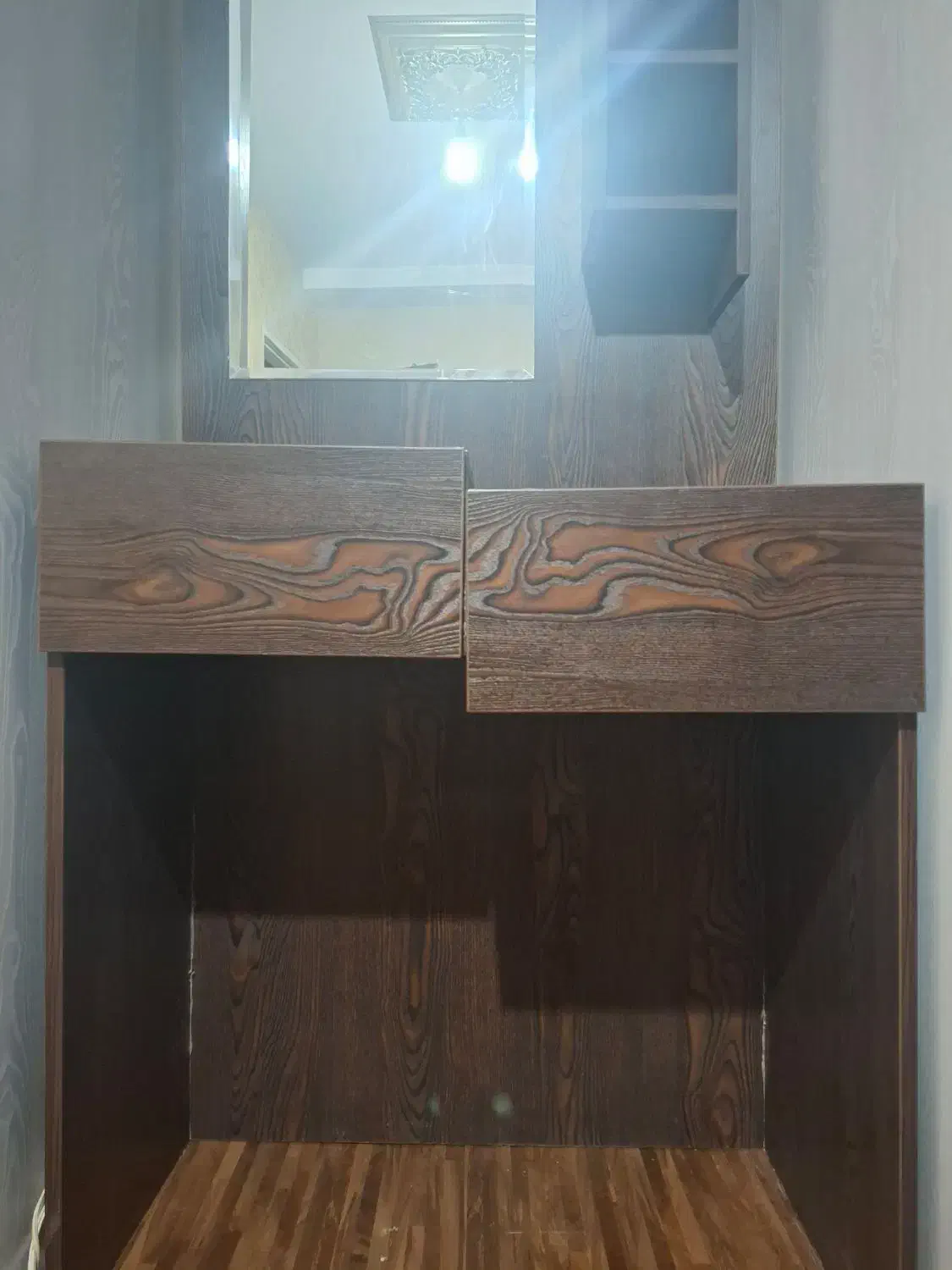 حراج میز آرایش سالم چوب ایزوفام|مبلمان خانگی و میز عسلی|قزوین, |دیوار