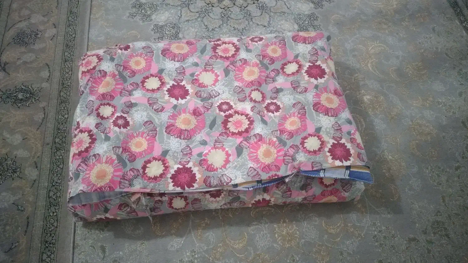 تشک پنبه ای|رختخواب، بالش، پتو|شیراز, دشت چنار|دیوار
