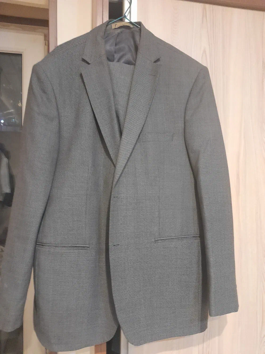 کت. شلوار|لباس|پردیس, فاز ۱|دیوار