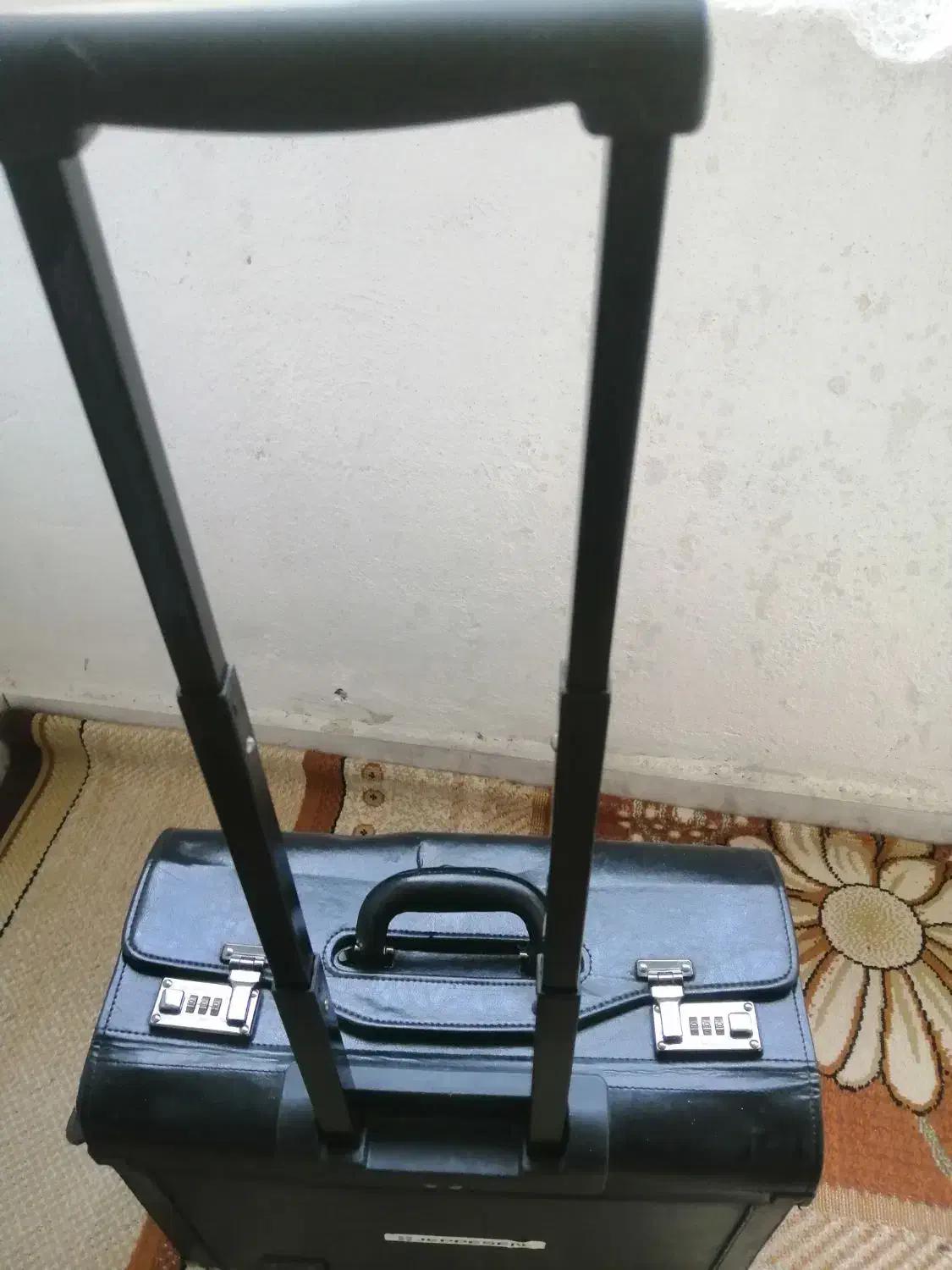 کیف خلبانی چرخ دار چرم|کیف، کفش، کمربند|اندیشه, اندیشه فاز ۴|دیوار