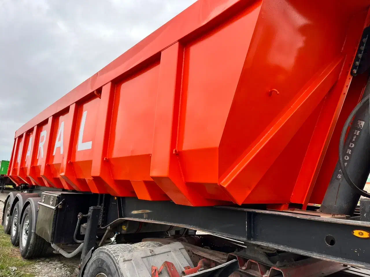 اویکو۴۴۰ و کمپرسی مارال سه محور|خودرو سنگین|بندر ترکمن, |دیوار