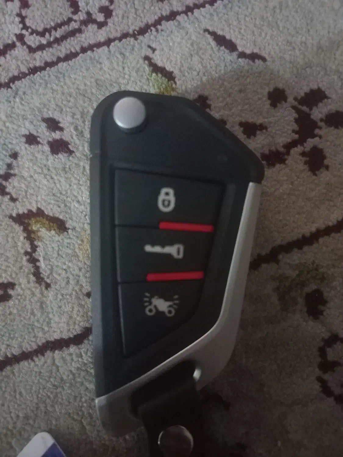 ریموت گمشده|اشیا|کرج, فاز ۳ گوهردشت|دیوار