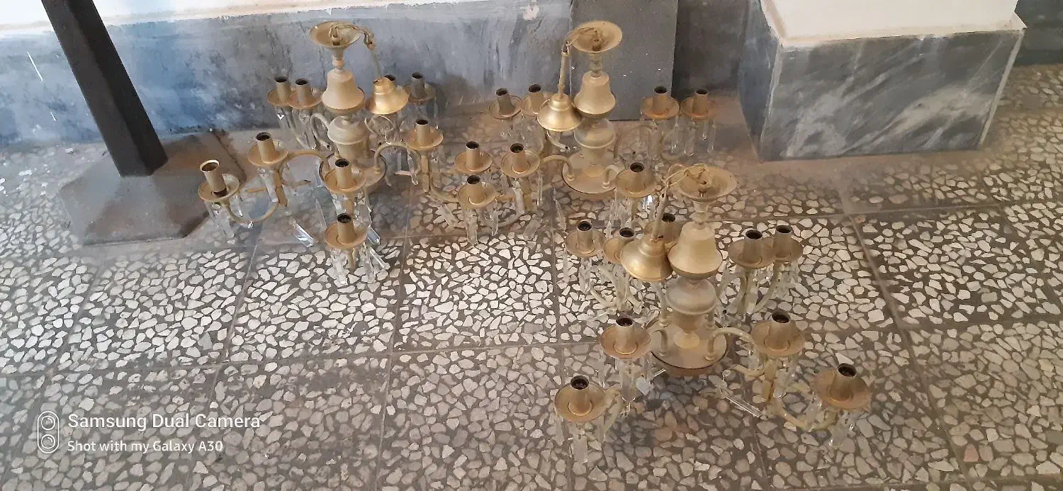 لوستر برنجی،دوعدد چهار شعله و یکعدد پنج شعله|لوستر و چراغ آویز|ساری, |دیوار