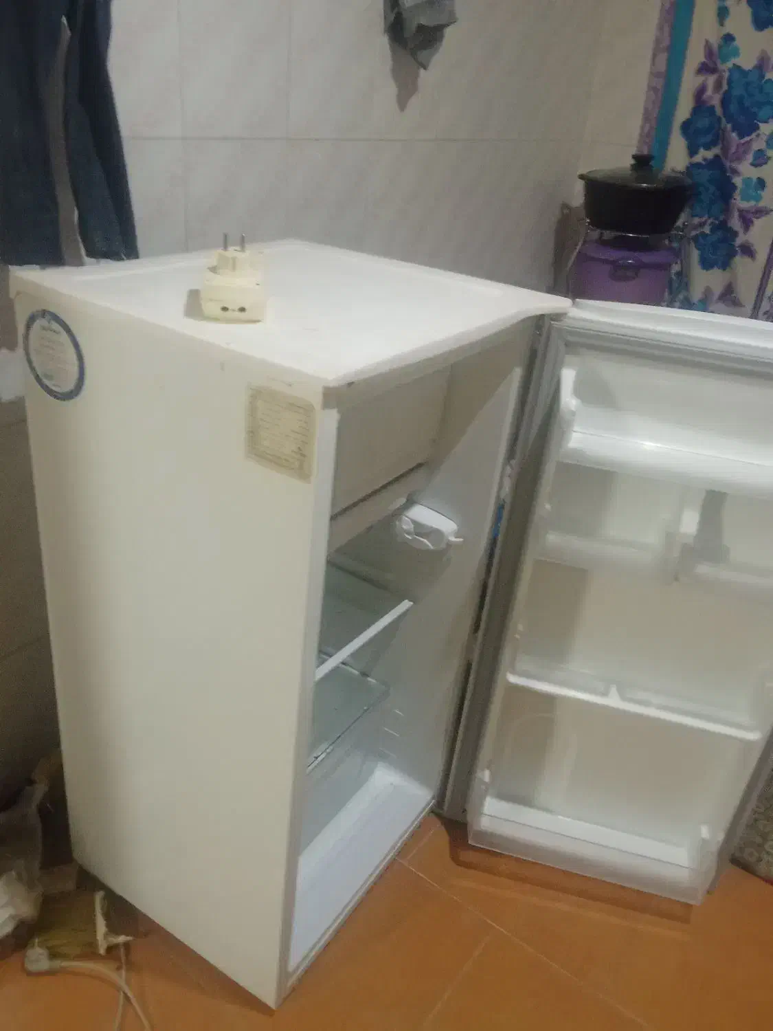 یخچال 9فوت ایسکول در حد نو رنگ سفید قیمت 80000000ت|یخچال و فریزر|بیرجند, |دیوار