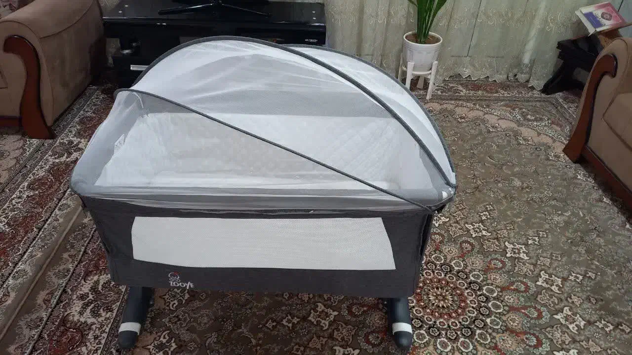 گهواره و تخت کنار مادر زویه|اسباب و اثاث بچه|دورود, |دیوار