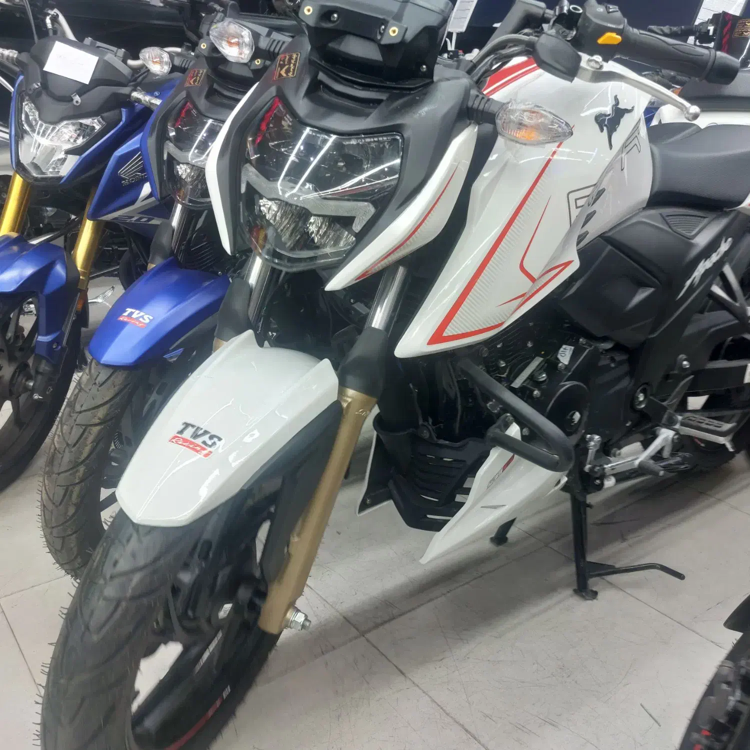 اپاچی ۲۰۰مدل ۰۴tvsاقساطی چکی|موتورسیکلت|تهران, امجدیه (خاقانی)|دیوار