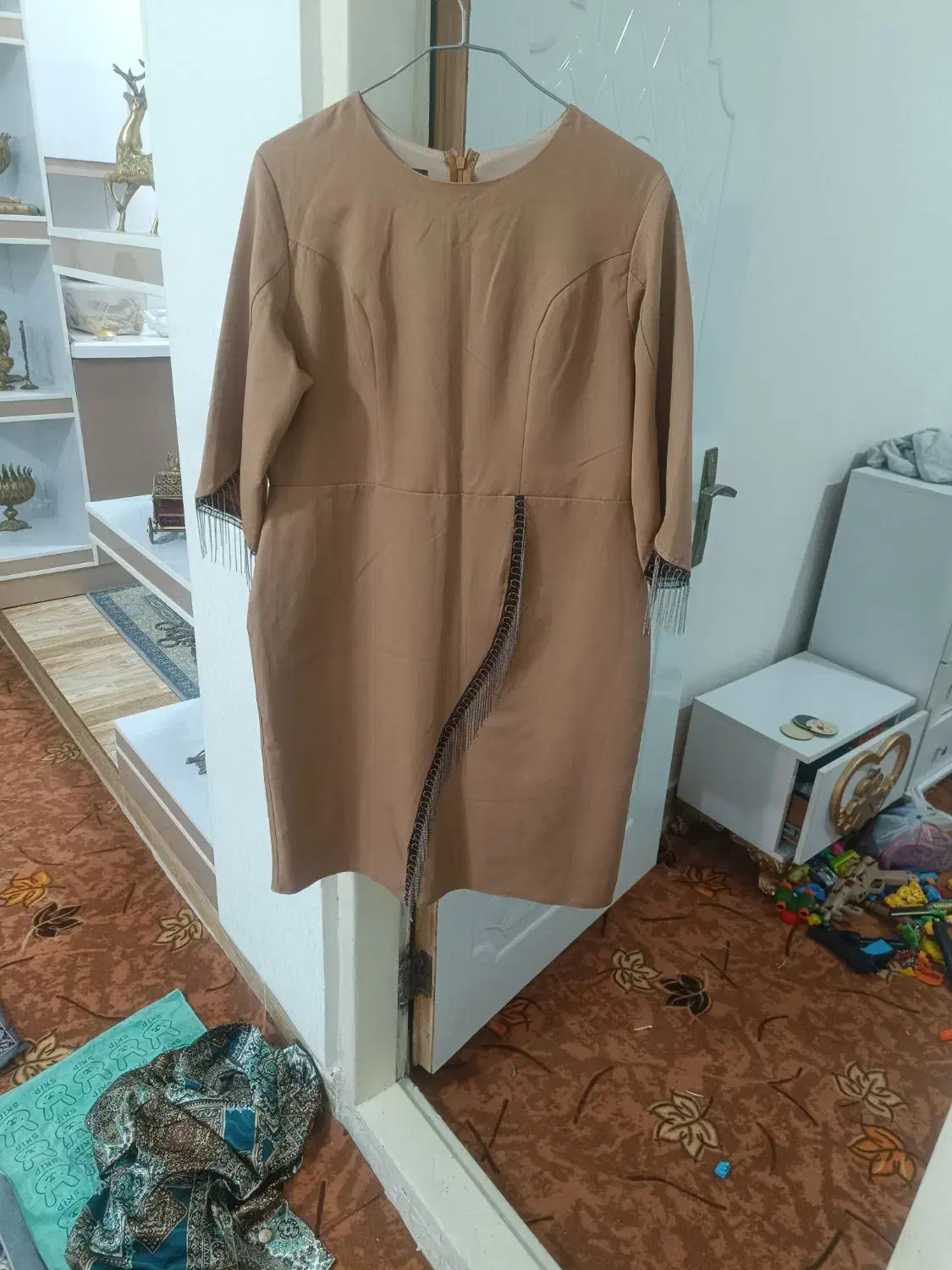 لباس مجلسی|لباس|بهارستان, |دیوار