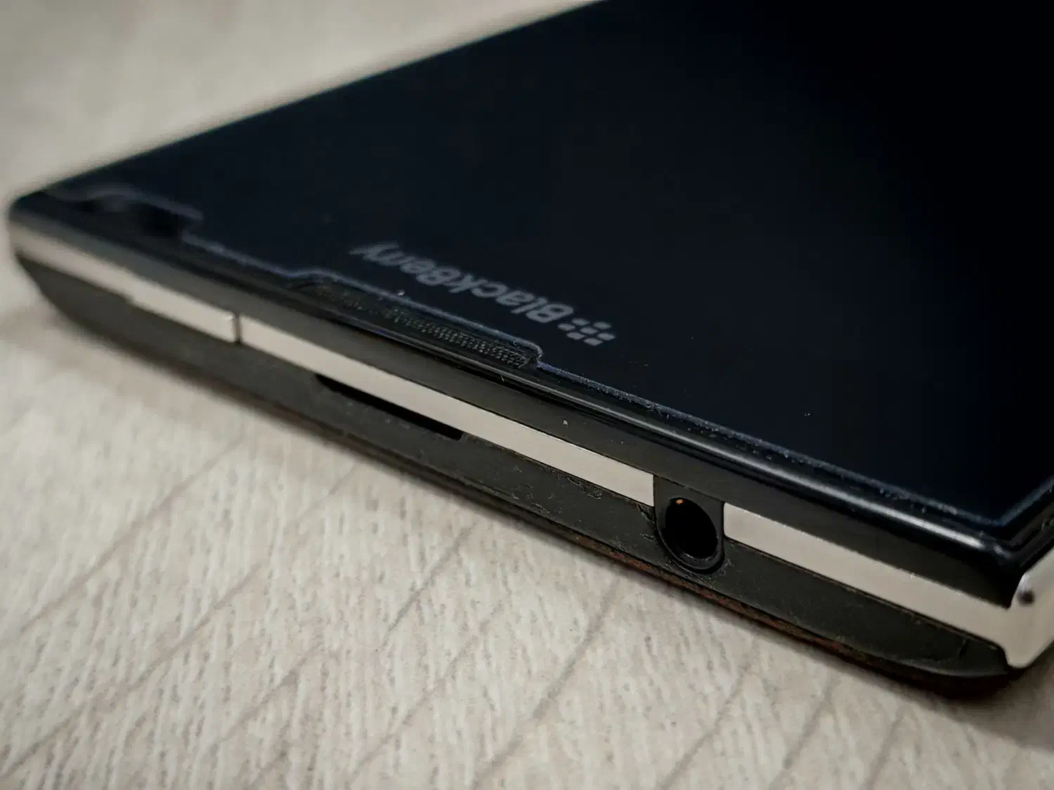 بلک بری پاسپورت|موبایل|آستارا, |دیوار