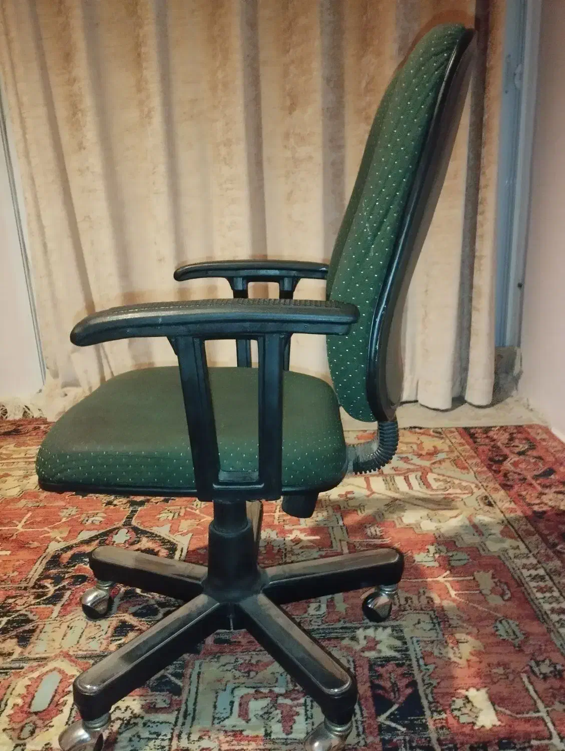 صندلی گردان اداری|مبلمان اداری|گرگان, |دیوار