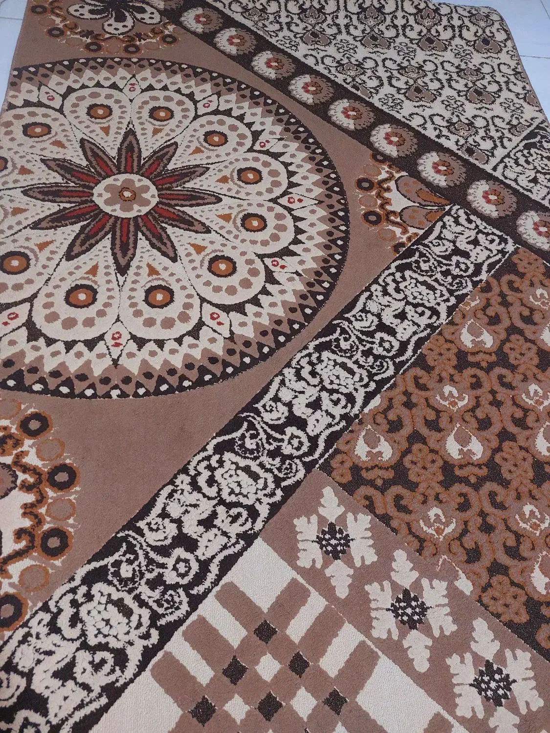 گلیم فرش تقریبا 4متری سالم و شیک|فرش|رشت, کوی مهر|دیوار