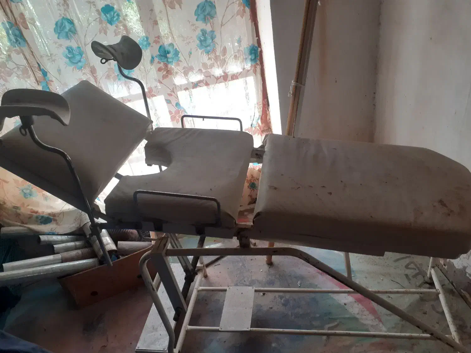 تخت مامایی|پزشکی|اسفراین, |دیوار