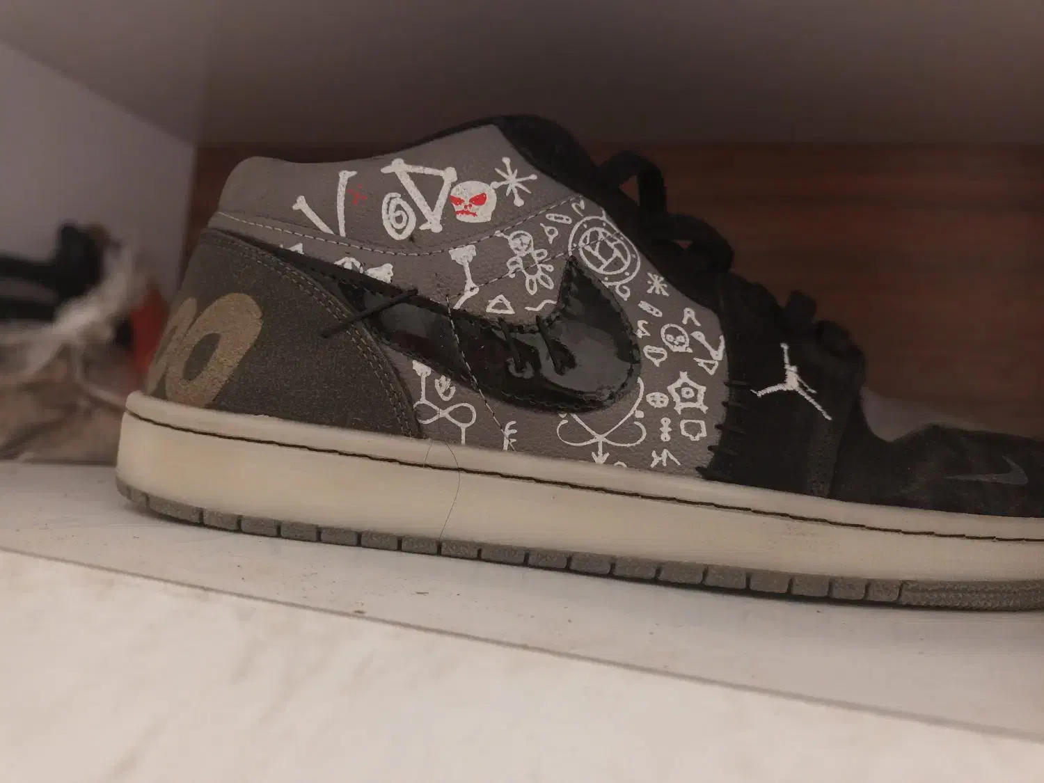 کفش|کیف، کفش، کمربند|صدرا-فارس, فاز ۱|دیوار