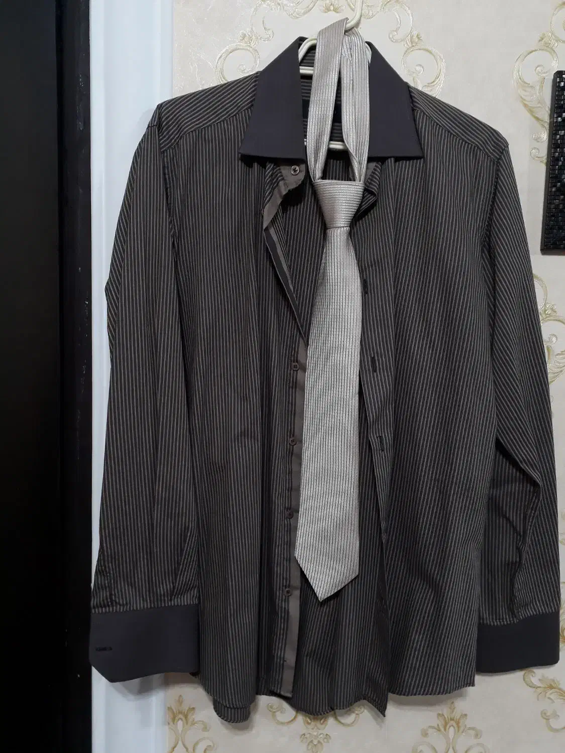 کت شلوار تک کت|لباس|رشت, باهنر|دیوار