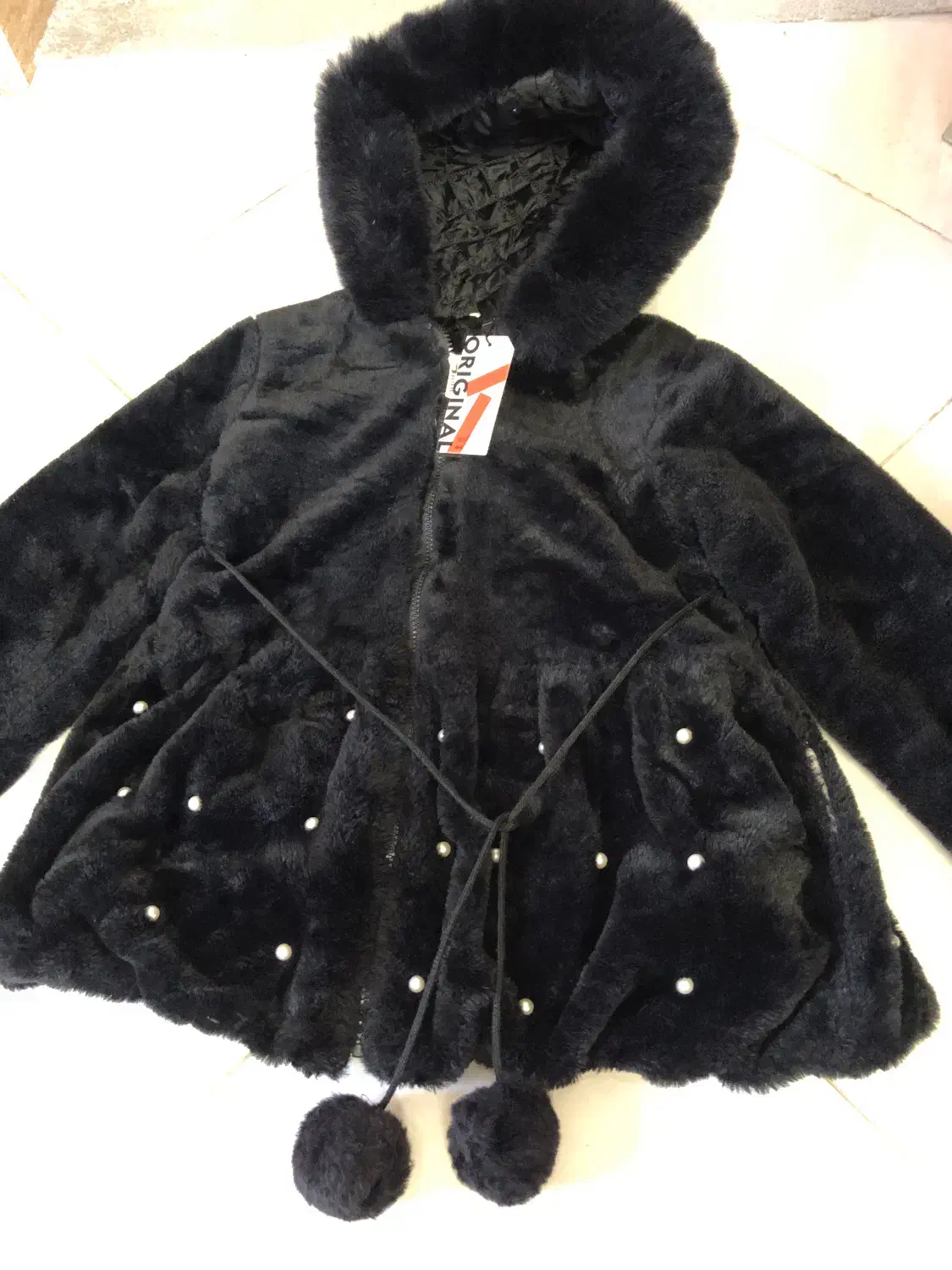 پالتو خزدار ترک نو|لباس|رشت, گلسار|دیوار