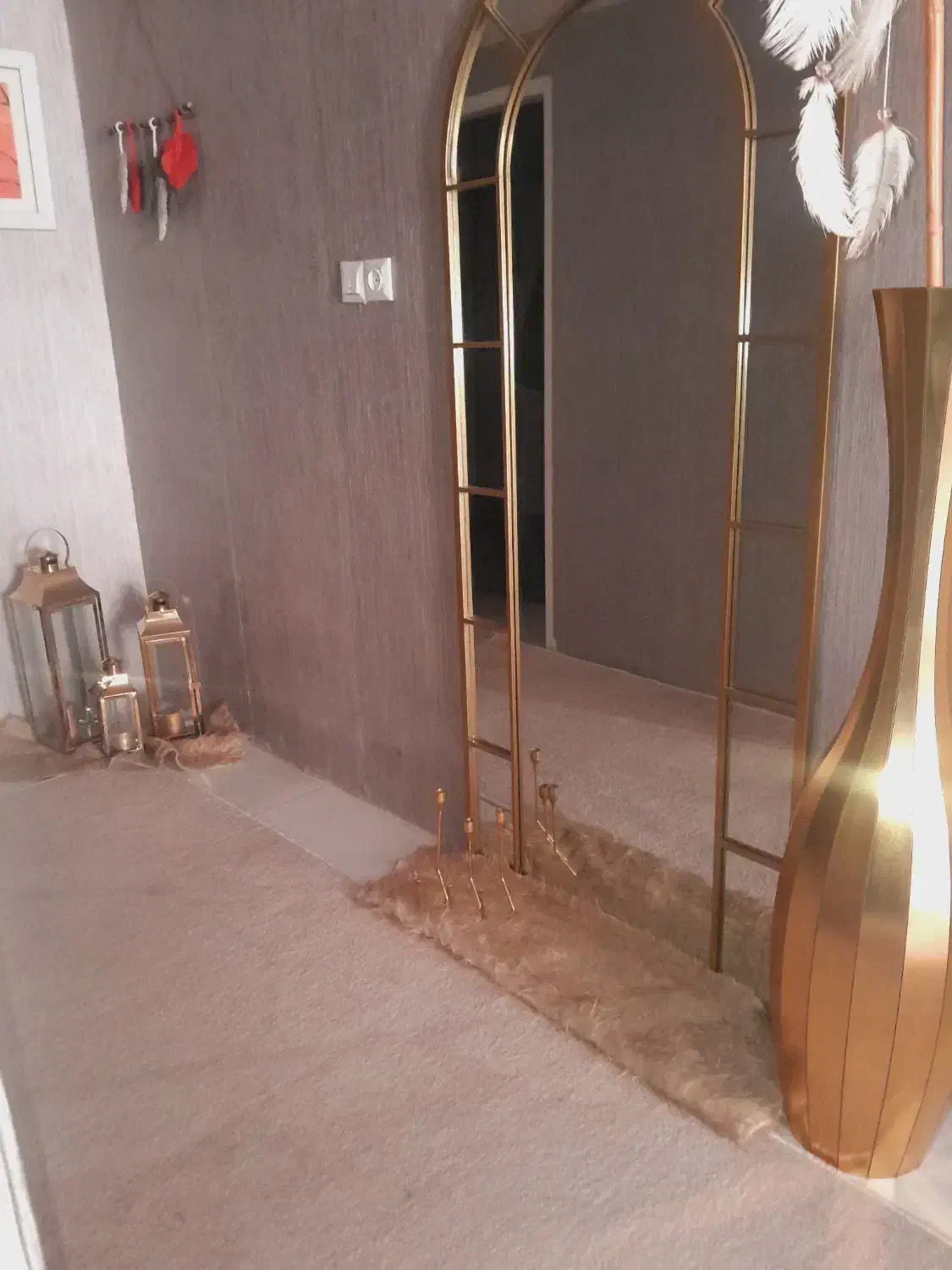 ایینه قدی|آینه|نیشابور, فرح بخش|دیوار