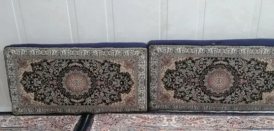 پشتی|پشتی|قم, آذر (نکویی)|دیوار