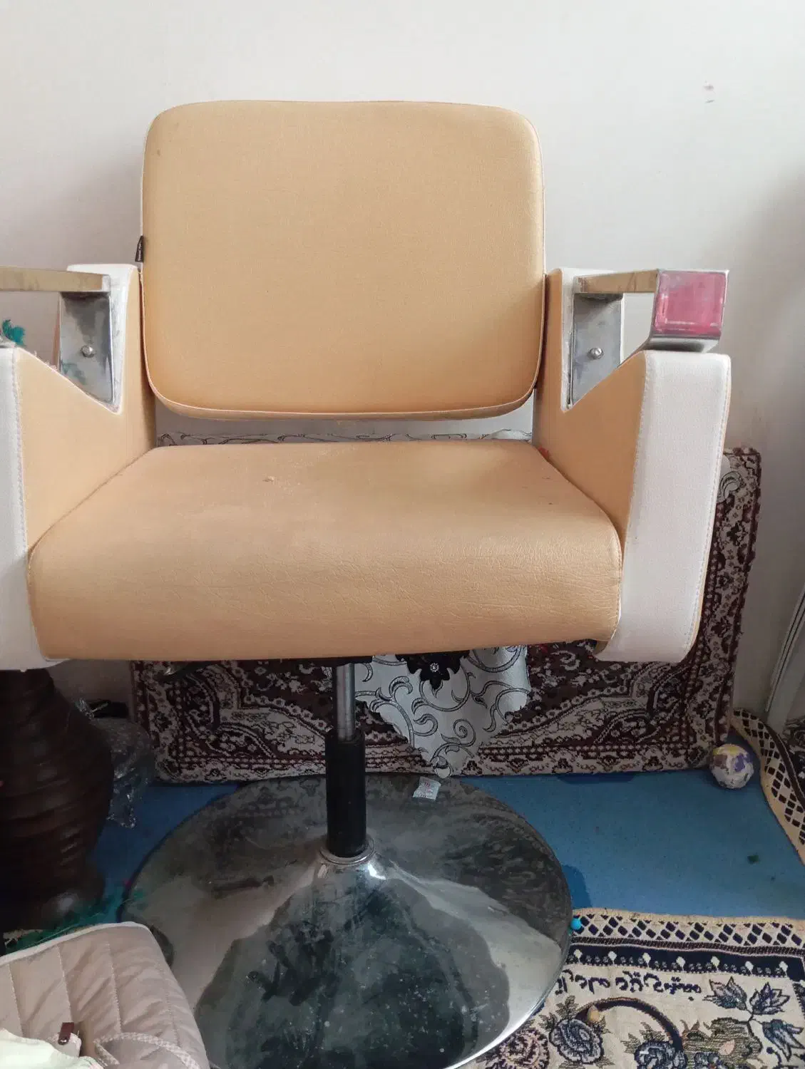 صندلی اصلاح وسرشور و صندلی کوتاهی|آرایشگاه و سالنهای زیبایی|تویسرکان, |دیوار