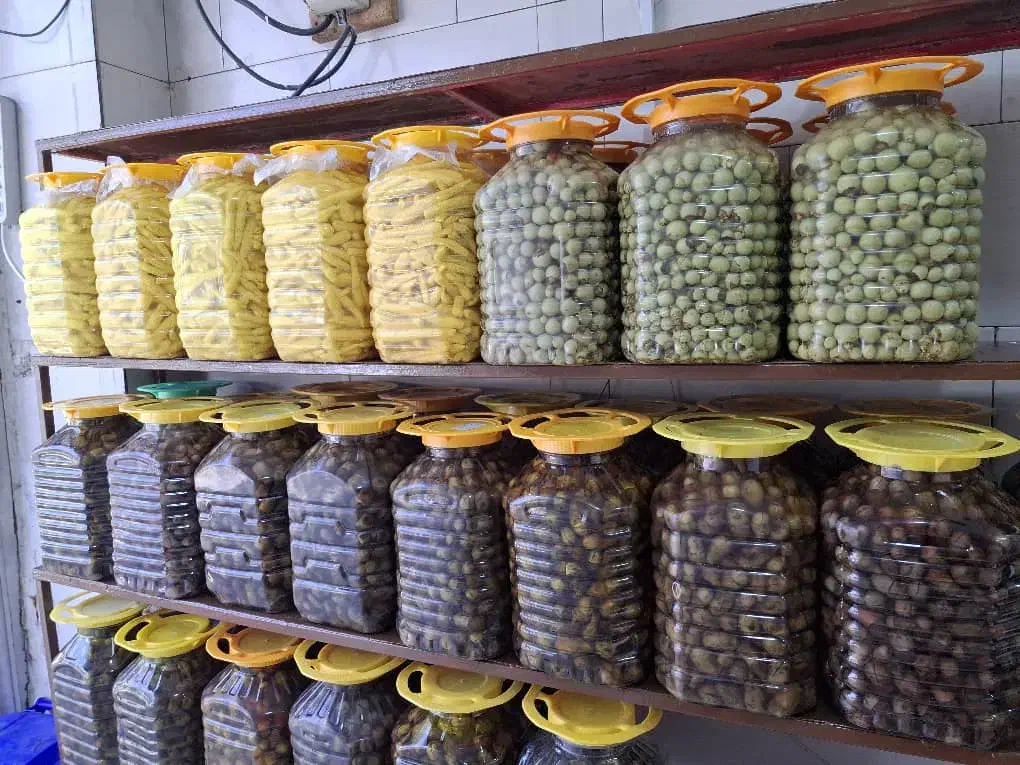 ترشیجات|خوردنی و آشامیدنی|شیراز, شیشه‌گری|دیوار