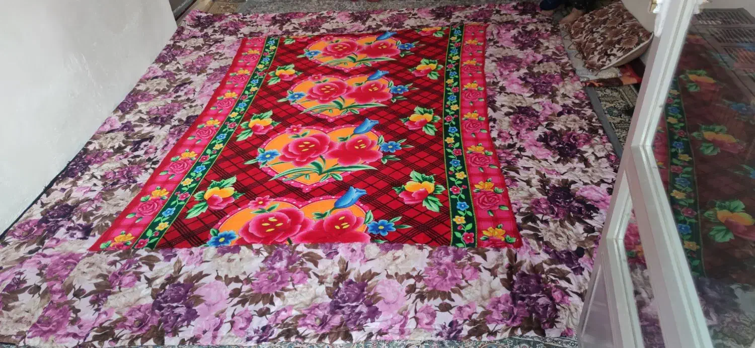 لحاف(لیفه)روی کرسی|رختخواب، بالش، پتو|بوکان, |دیوار