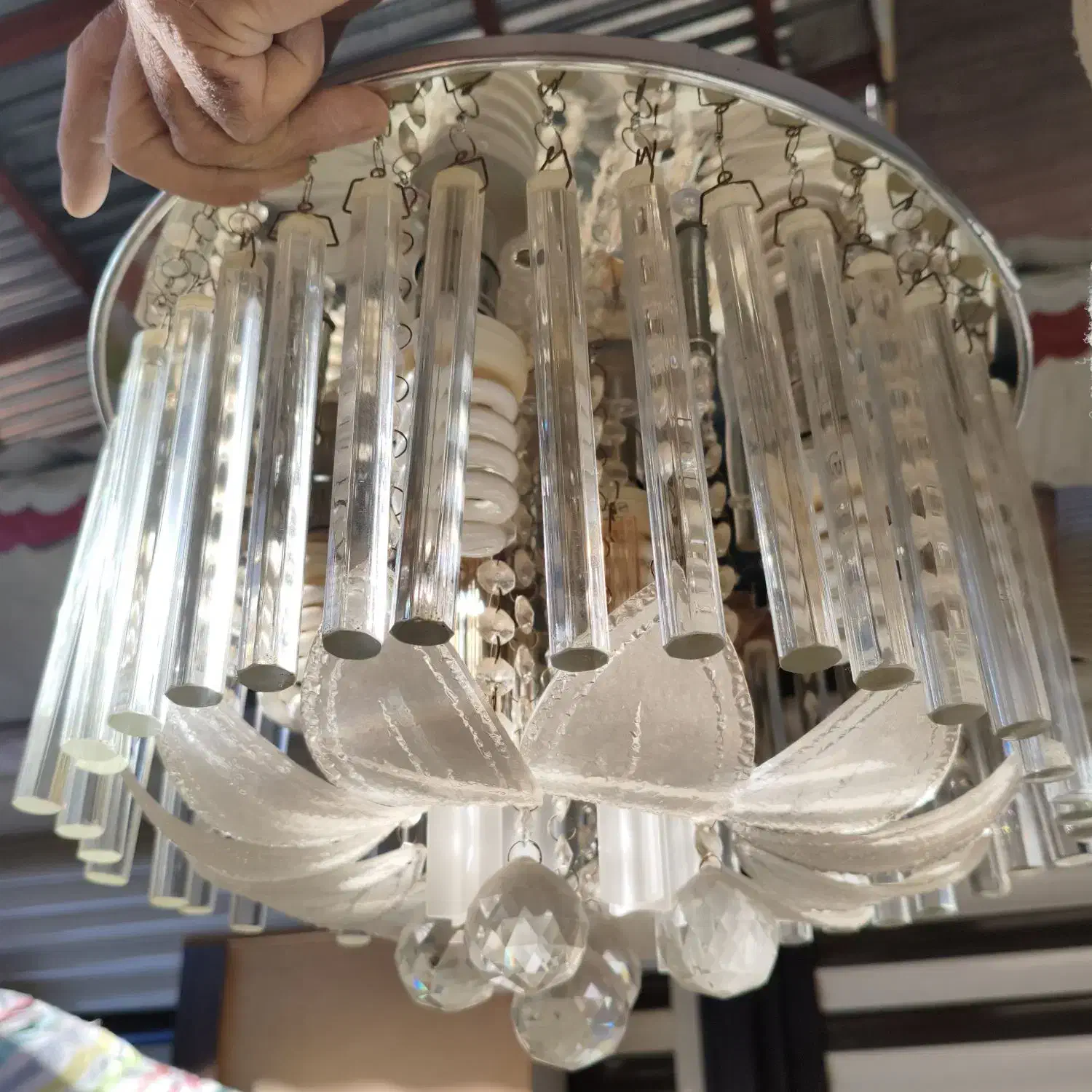 لوستر|لوستر و چراغ آویز|بندر انزلی, شیلات|دیوار