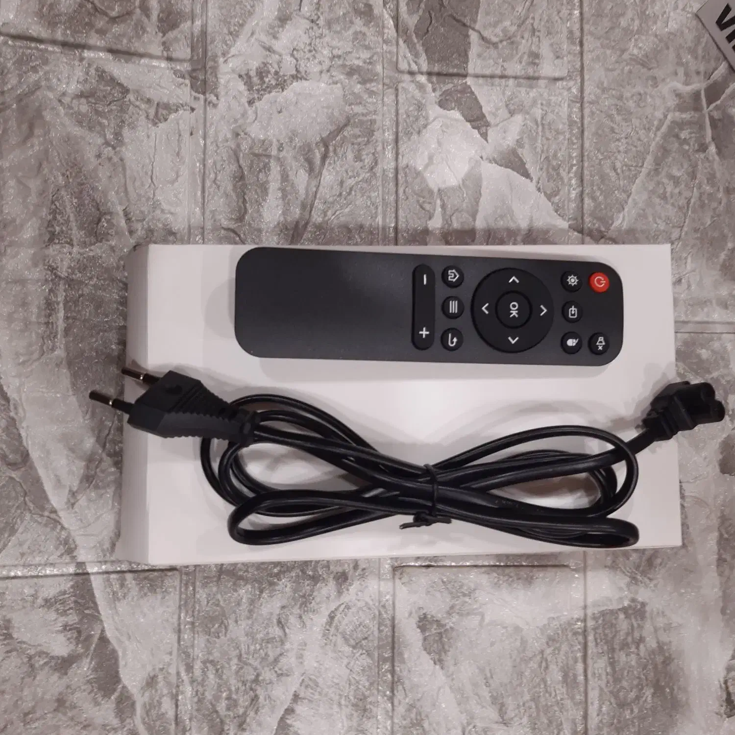 پروژکتور خانگی 4k بدون نیاز پرده با بهترین کیفیت|تلویزیون و پروژکتور|تبریز, |دیوار