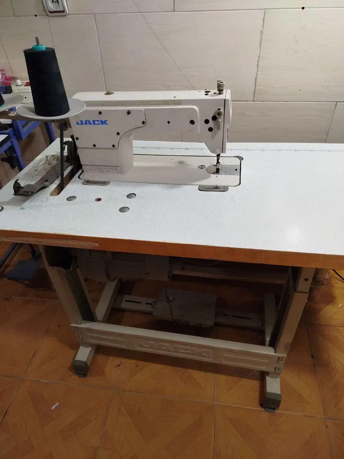 چرخ خیاطی صنعتی|چرخ خیاطی و ریسندگی|بروجرد, |دیوار