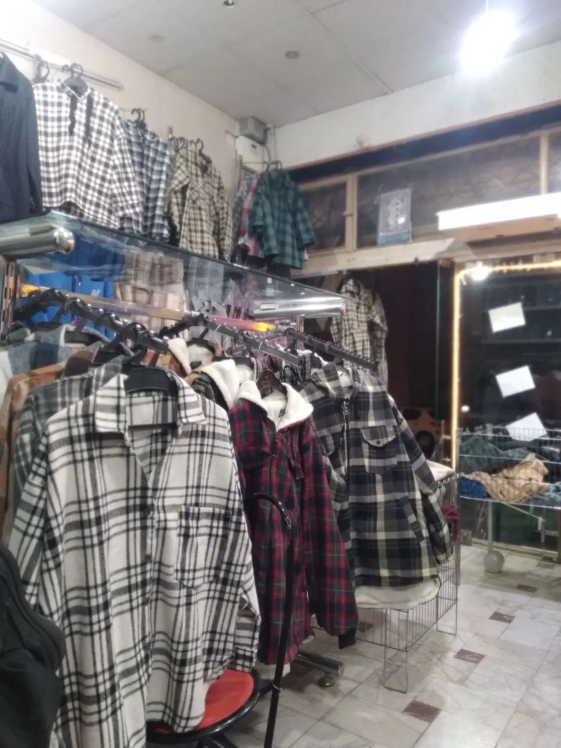 واگذاری فروشگاه لباس کرایه فقط مبلغ ۶ت|لباس|اصفهان, شیخ اشراق|دیوار