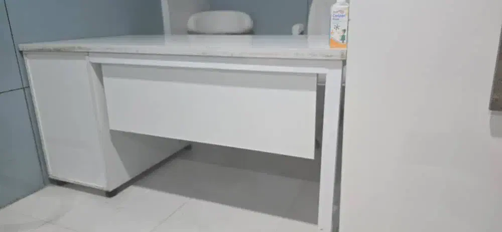 میز وصندلی مخصوص کامل سالم و نومطب زیر قیمت بازار|دفتر کار|چابهار, |دیوار