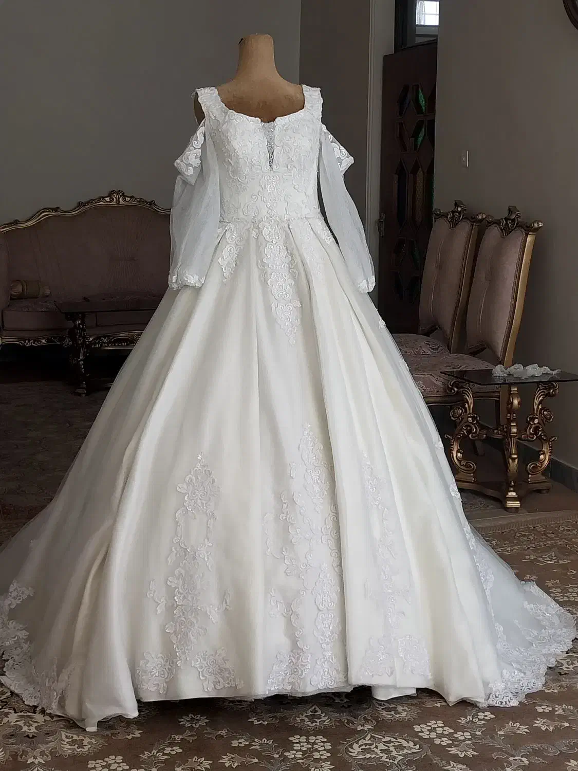 لباس عروس سفید و رنگی|لباس|اصفهان, شفق|دیوار