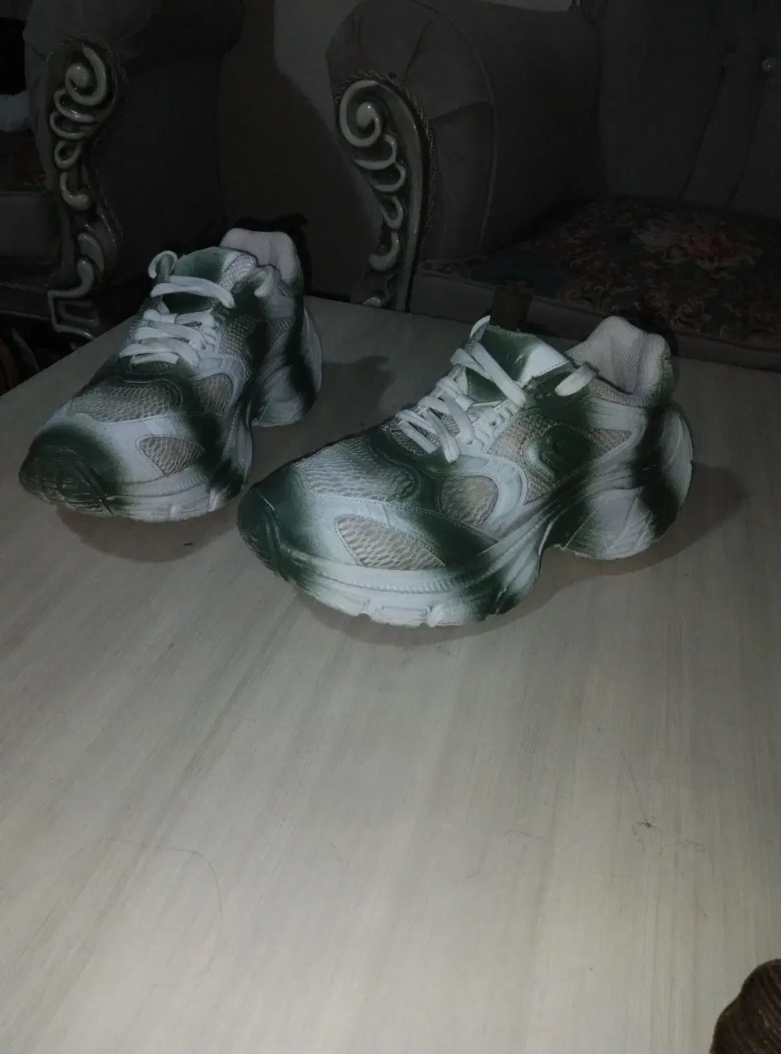 کفش اسپرت|کیف، کفش، کمربند|برخوار, |دیوار