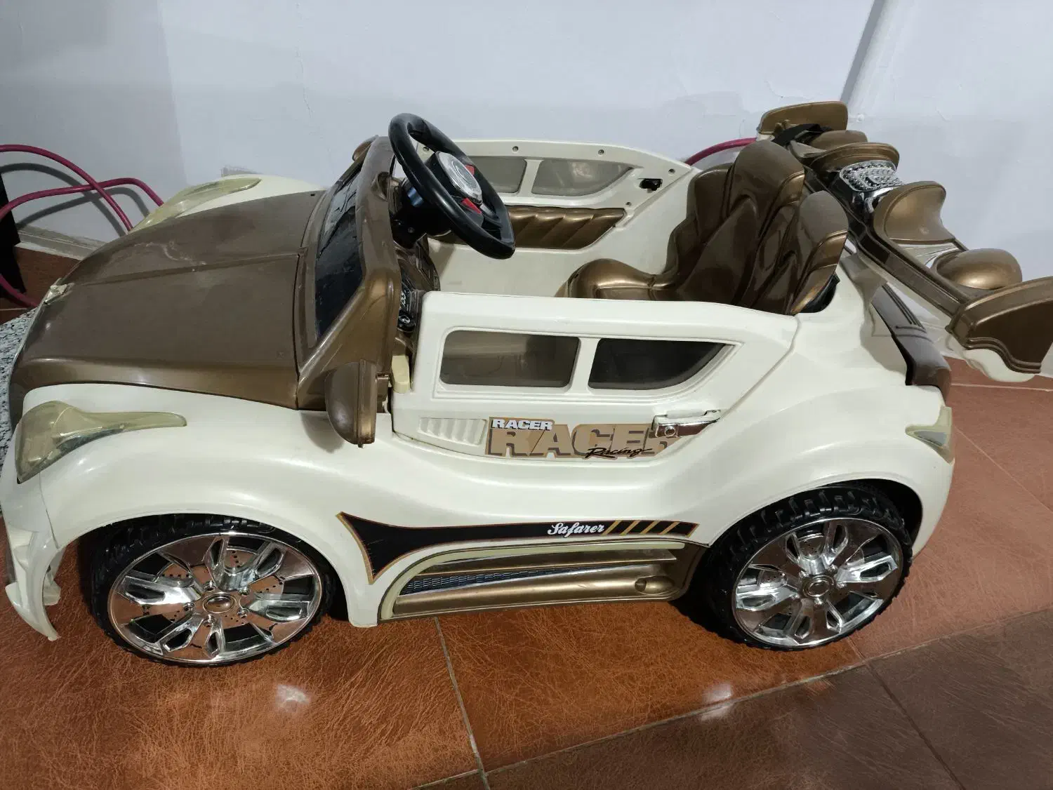 ماشین شارژی|اسباب‌بازی بچه|همدان, |دیوار