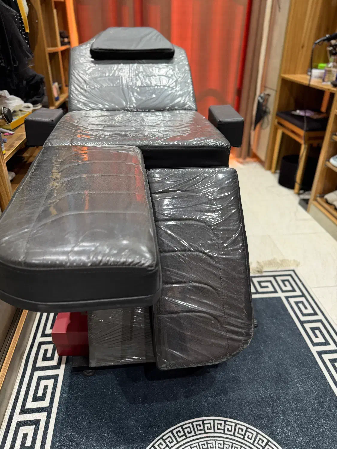 تخت مژه و تتو|آرایشگاه و سالن‌های زیبایی|رشت, رشتیان|دیوار