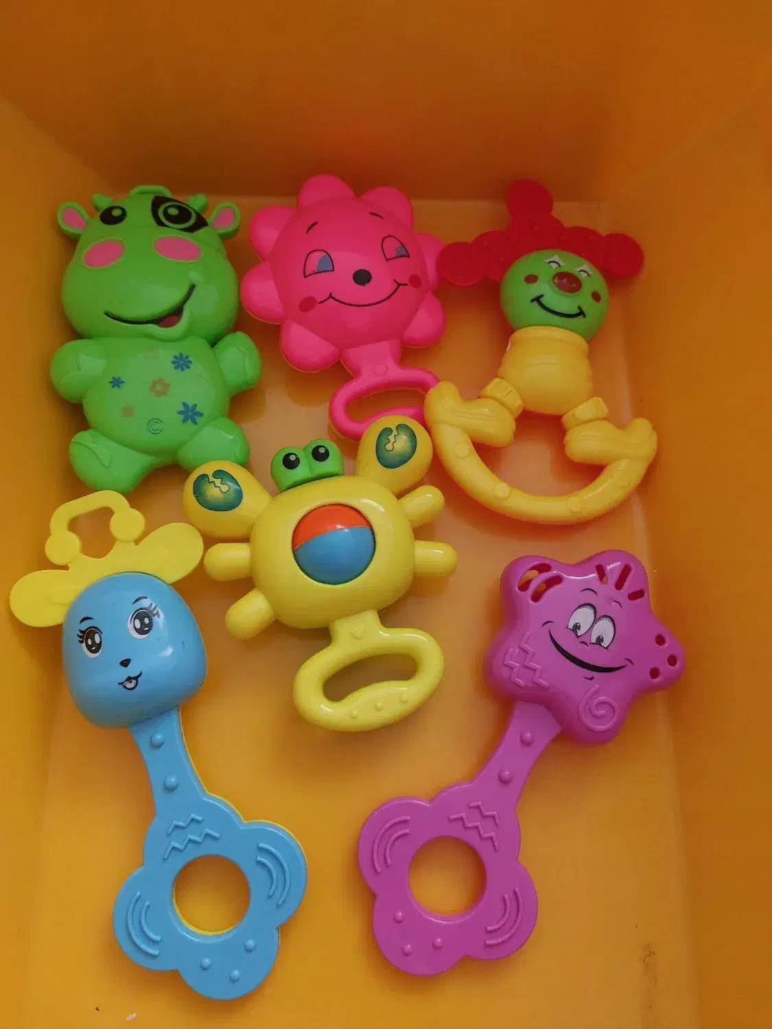 جغجغه و آجر بازی|اسباب‌بازی بچه|هشتگرد, شهرک مهستان ۱|دیوار