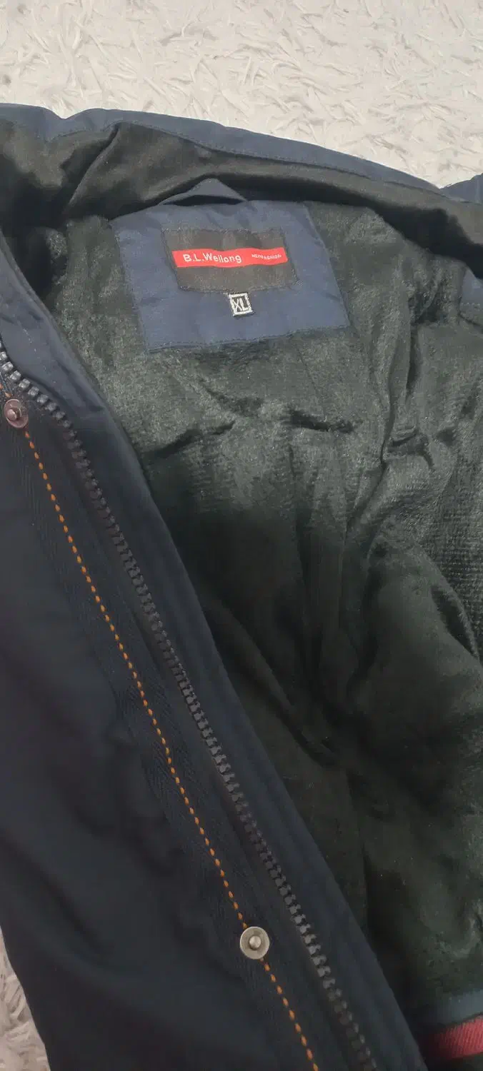 کاپشن|لباس|میانه, |دیوار