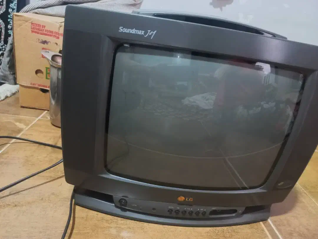 سلام یه دونه تلوزیون قدیمی|تلویزیون و پروژکتور|شیراز, جوادیه|دیوار