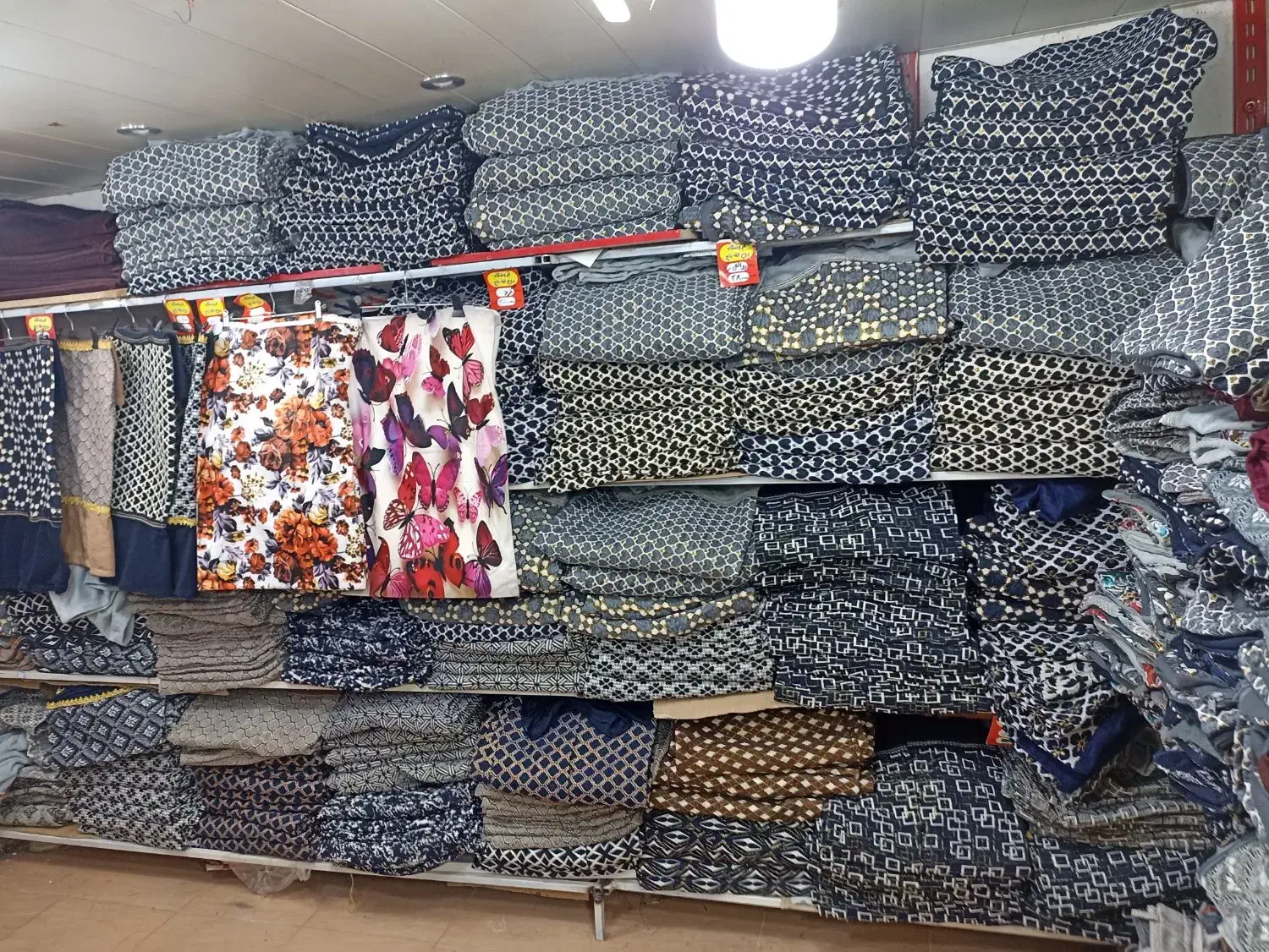 پتو،تشک،روبالشتی|رختخواب، بالش، پتو|شیراز, بازار|دیوار