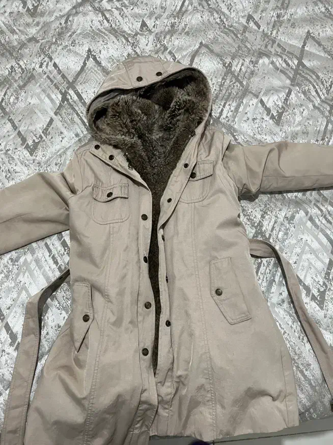 پالتو|لباس|شاهین‌شهر, شهرک گلدیس|دیوار