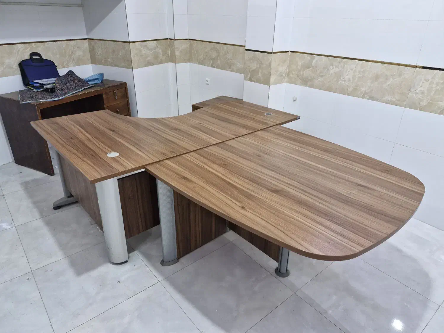 میز مدیریت و کنفرانس|مبلمان اداری|قم, انسجام|دیوار