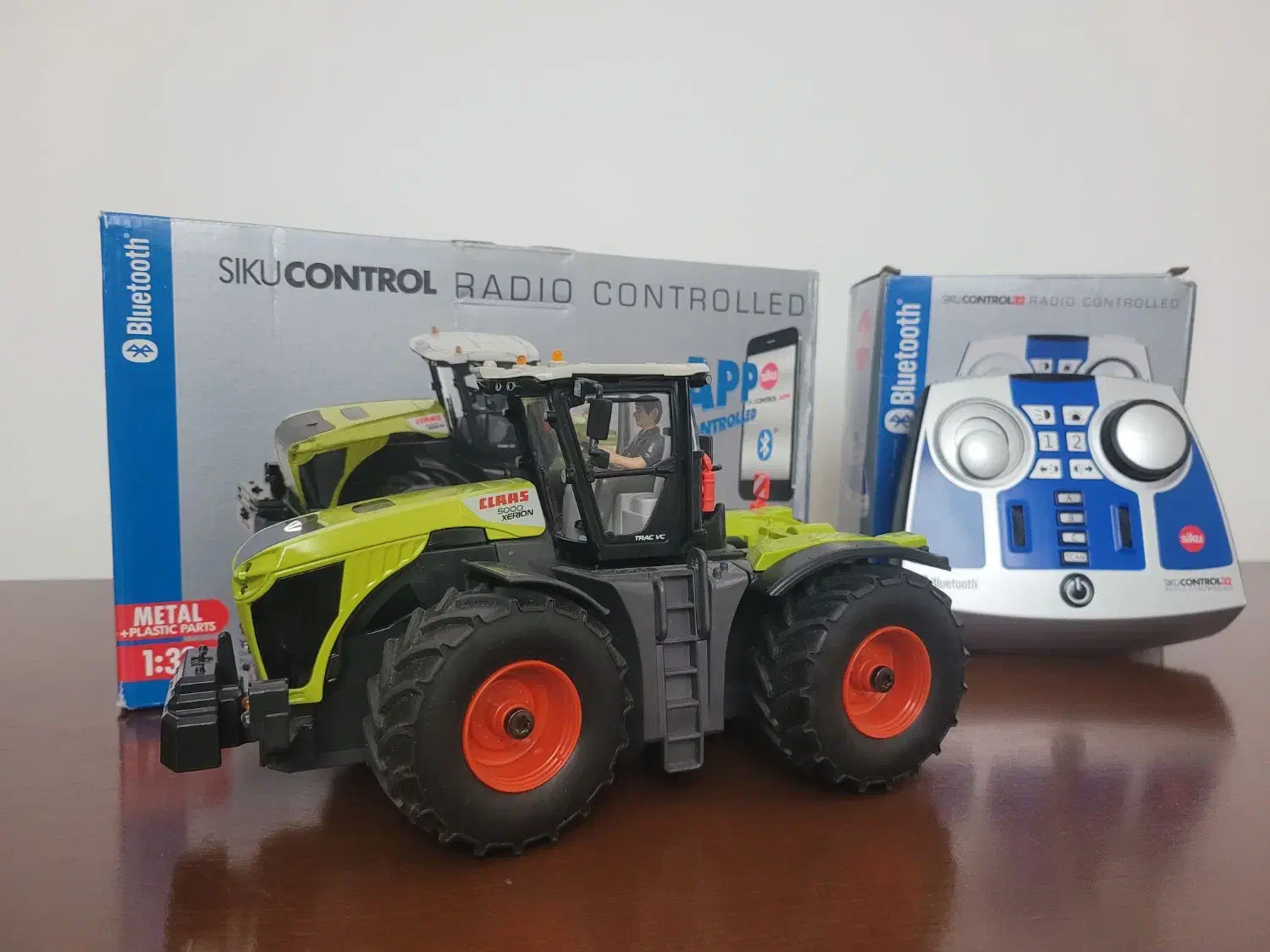 تراکتور کنترلی کلکسیونی سیکو کنترل siku control|اسباب‌‌بازی|اندیشه, اندیشه فاز ۱|دیوار