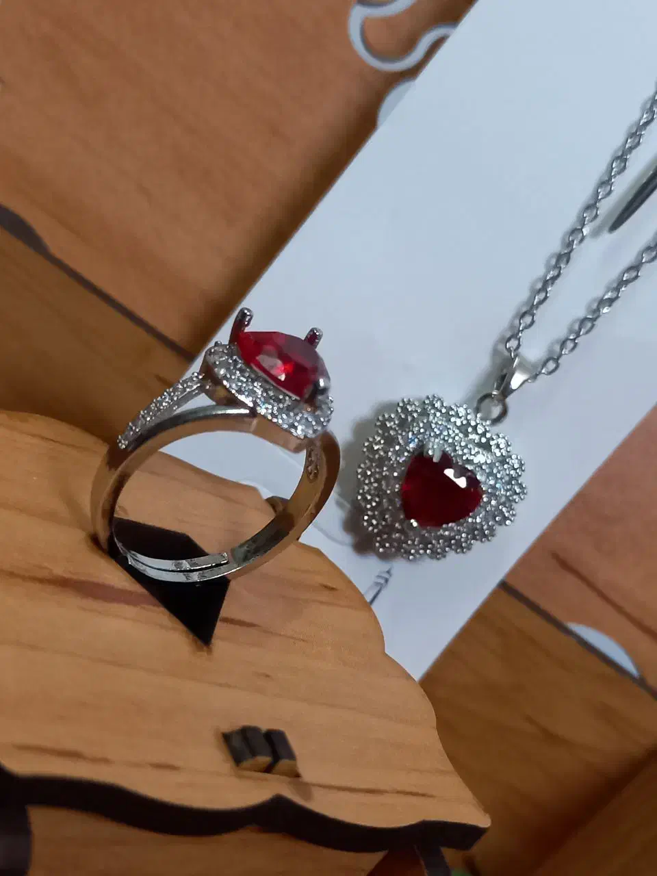 گردنبند بدلیجات|بدلیجات|قم, دروازه ری|دیوار